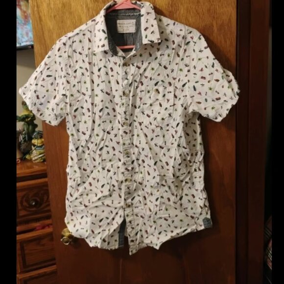Free Planet Beach Themed Button Up Polo Mens Medium (17"W X 25"L) - Picture 3 of 9